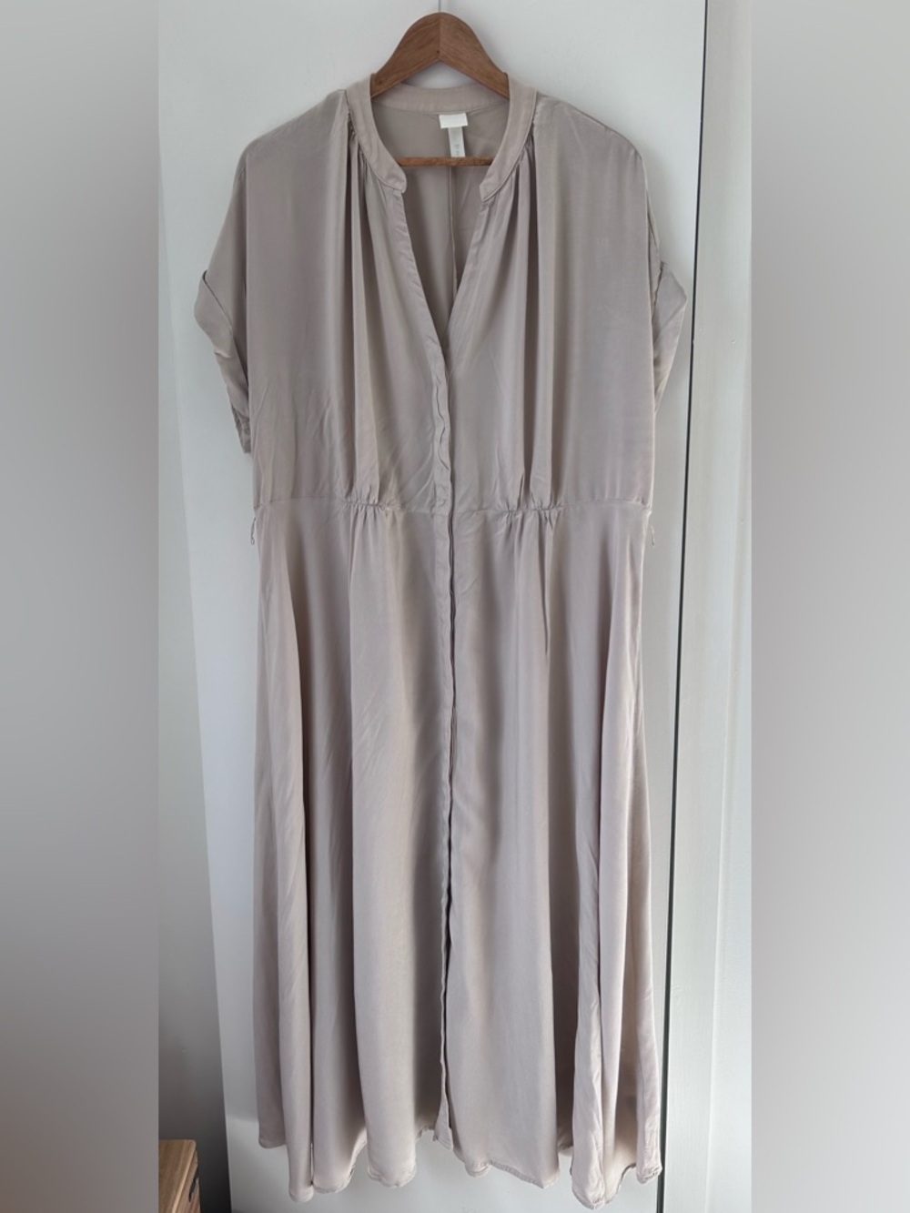 HM - XL - Loose Silk-Like Cream/Greyish Midi Dress